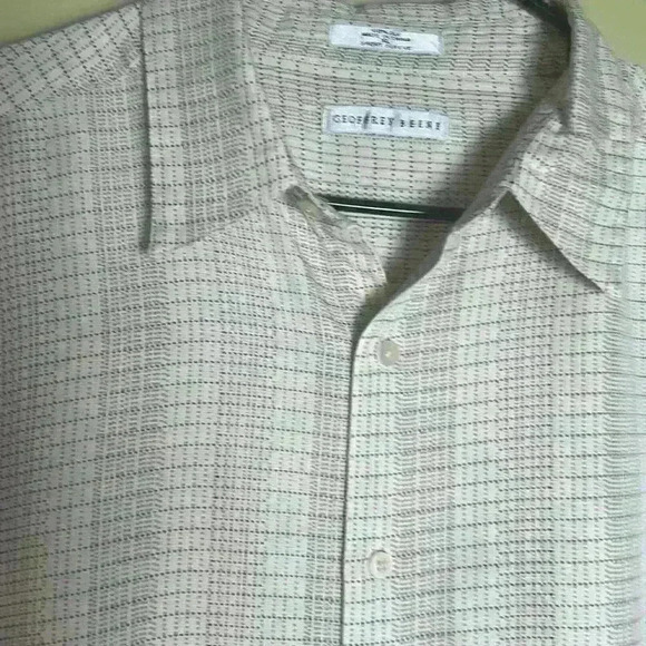 Geoffrey Beene men’s bottom down short sleeve shirt, 💯 percent silk . - Picture 3 of 5